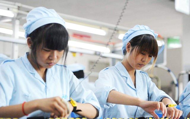 大学生毕业季多套路?顶岗实习变成&ldquo;工厂流水线&rdquo;!网友:太荒唐